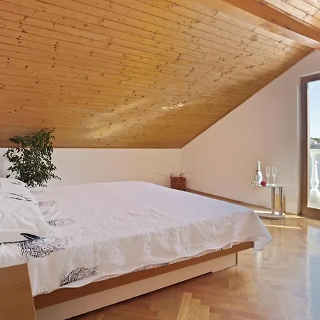 Appartement Awesome In With Wifi Petrcane